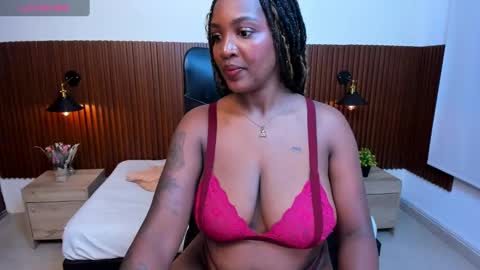 Snapshot of channel_brunette chatting on 02/13/25, 06:05 Chanel online show from 02/13/25, 06:05