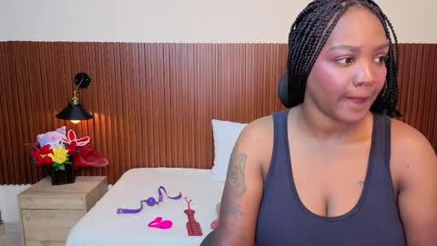 Snapshot of channel_brunette chatting on 05/18/26, 12:33 Chanel online show from 05/18/26, 12:33