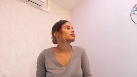 Raquel  online show from 10/03/25, 12:02