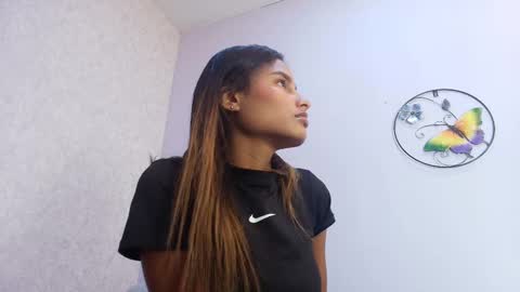 Raquel  online show from 10/15/25, 12:05