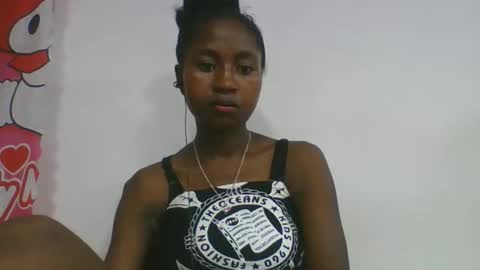 Snapshot of chantale483461 chatting on 04/19/26, 04:23 chantale483461 online show from 04/19/26, 04:23