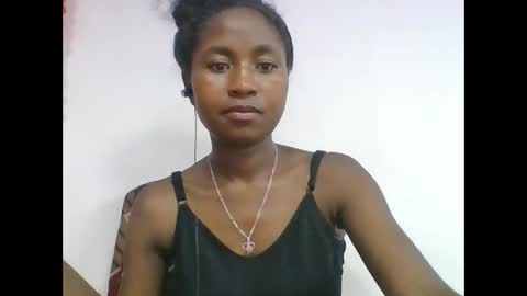 Snapshot of chantale483461 chatting on 04/19/26, 04:28 chantale483461 online show from 04/19/26, 04:28