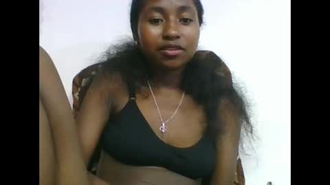 Snapshot of chantale483461 chatting on 04/21/26, 04:23 chantale483461 online show from 04/21/26, 04:23