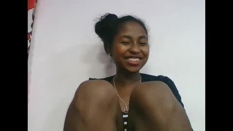Snapshot of chantale483461 chatting on 05/16/26, 10:36 chantale483461 online show from 05/16/26, 10:36