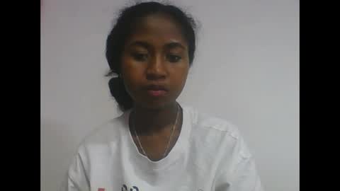 Snapshot of chantale483461 chatting on 05/25/26, 03:45 chantale483461 online show from 05/25/26, 03:45