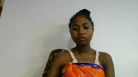 Snapshot of chantale483461 chatting on 06/16/26, 06:10 chantale483461 online show from 06/16/26, 06:10