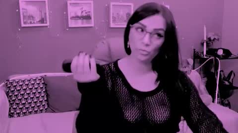 Snapshot of chantallovely chatting on 03/08/26, 11:19 The Queen online show from 03/08/26, 11:19