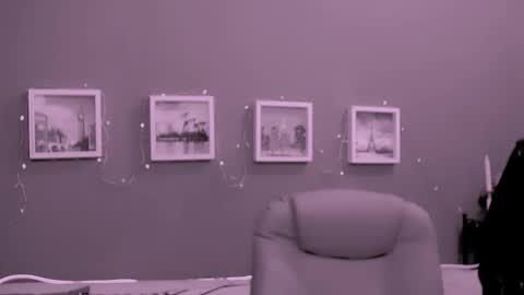 Snapshot of chantallovely chatting on 03/09/26, 11:25 The Queen online show from 03/09/26, 11:25