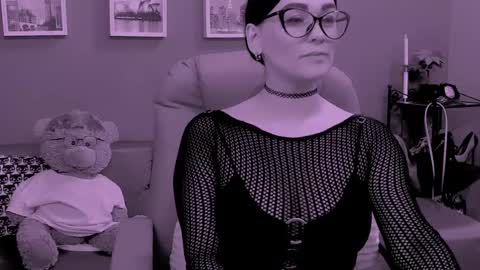 Snapshot of chantallovely chatting on 04/05/26, 06:43 The Queen online show from 04/05/26, 06:43