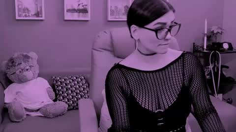 Snapshot of chantallovely chatting on 04/17/26, 12:08 The Queen online show from 04/17/26, 12:08