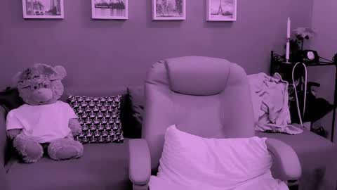 Snapshot of chantallovely chatting on 04/24/26, 07:55 The Queen online show from 04/24/26, 07:55