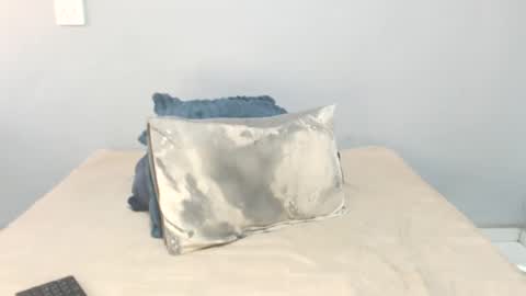 chantel87_ online show from 10/14/25, 06:47