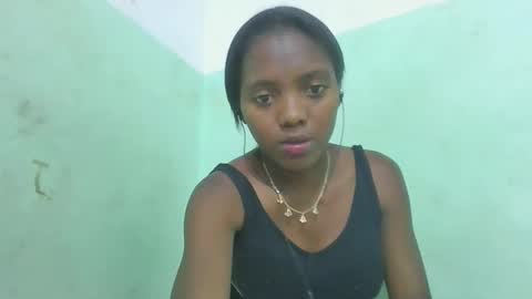 Snapshot of chanteuse655720 chatting on 05/19/26, 05:19 chanteuse655720 online show from 05/19/26, 05:19