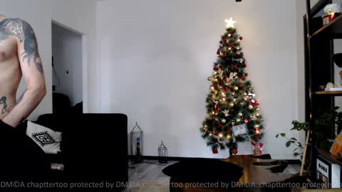 Snapshot of chaptertoo chatting on 12/27/24, 11:50 SofiLiam online show from 12/27/24, 11:50