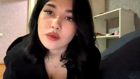 Lola online show from 12/20/25, 03:52