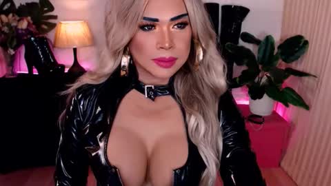 charismatic_apple online show from 01/14/26, 05:40