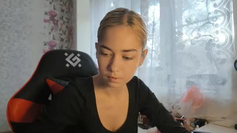 Snapshot of charleneschonert chatting on 11/06/25, 07:20 Nancy online show from 11/06/25, 07:20