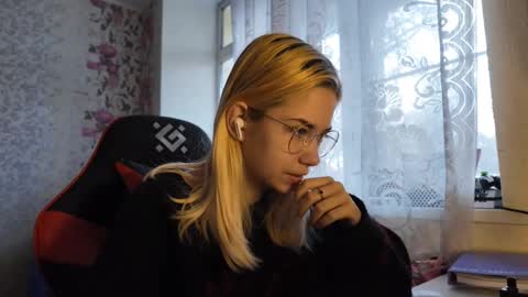 Snapshot of charleneschonert chatting on 11/19/25, 07:30 Nancy online show from 11/19/25, 07:30