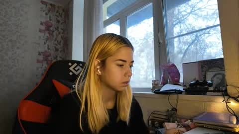 Snapshot of charleneschonert chatting on 12/19/25, 07:15 Nancy online show from 12/19/25, 07:15