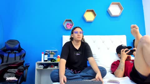 Charles y Elara online show from 12/29/24, 02:10