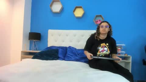 Charles y Elara online show from 02/07/25, 07:49