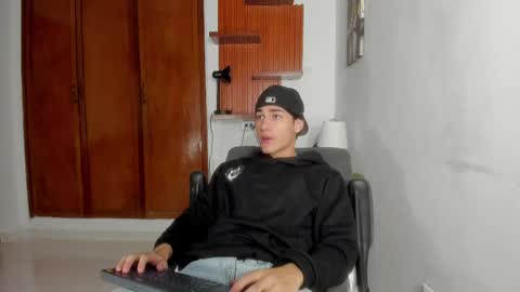 Snapshot of charley_morgan chatting on 02/20/25, 11:42 charley_morgan online show from 02/20/25, 11:42