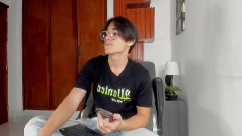 Snapshot of charley_morgan chatting on 03/03/25, 06:33 charley_morgan online show from 03/03/25, 06:33