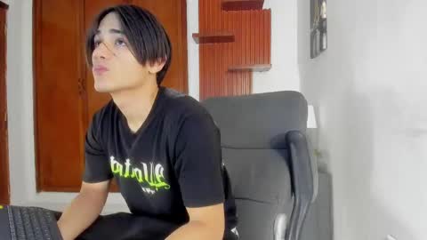 Snapshot of charley_morgan chatting on 03/05/25, 06:23 charley_morgan online show from 03/05/25, 06:23