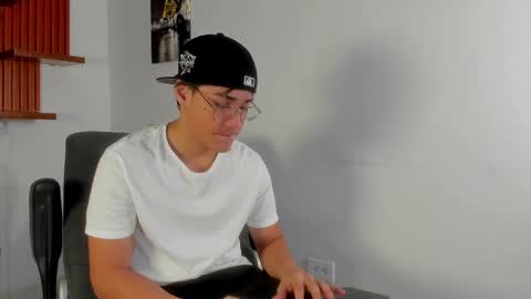 Snapshot of charley_morgan chatting on 03/06/25, 06:37 charley_morgan online show from 03/06/25, 06:37