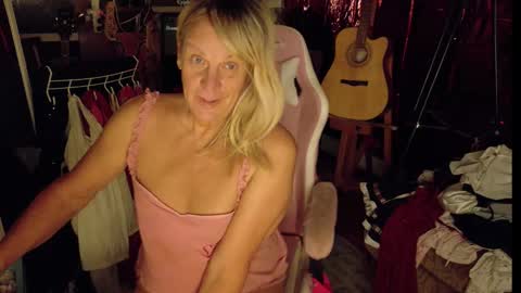 Charli online show from 11/24/25, 11:04