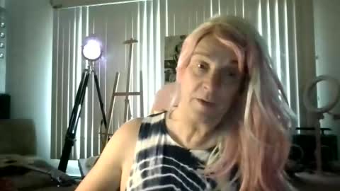 Snapshot of charli_girl chatting on 05/06/26, 10:37 Charli online show from 05/06/26, 10:37