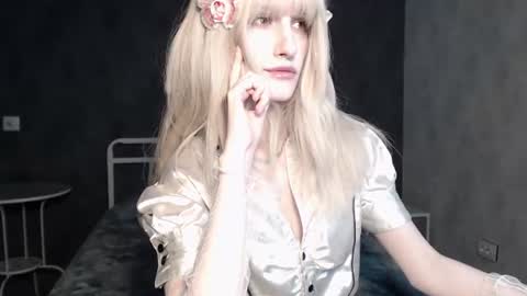 Snapshot of charlie_crystal chatting on 06/30/26, 04:13 Charlie online show from 06/30/26, 04:13