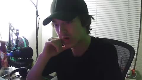 Snapshot of charlied09302 chatting on 11/13/25, 10:58 char sexiness online show from 11/13/25, 10:58