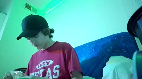 Snapshot of charlied09302 chatting on 11/19/25, 02:00 char sexiness online show from 11/19/25, 02:00