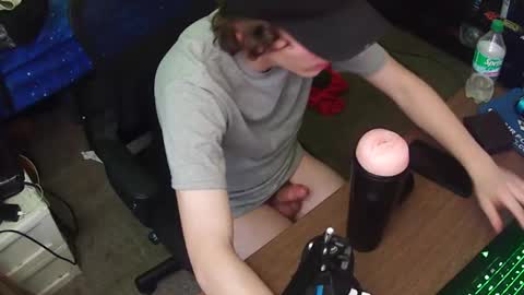 Snapshot of charlied09302 chatting on 12/19/25, 02:35 char sexiness online show from 12/19/25, 02:35