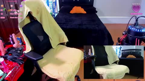 Snapshot of charlietaylorr__ chatting on 12/13/24, 02:49 Charlie online show from 12/13/24, 02:49