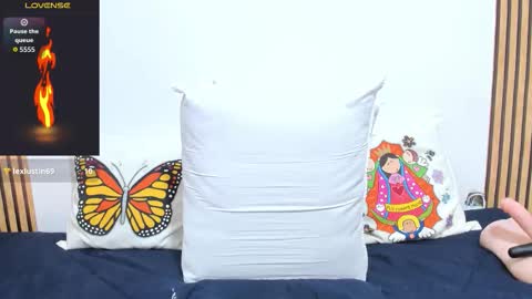 Snapshot of charlize_aniston2 chatting on 03/25/26, 04:46 Charlize online show from 03/25/26, 04:46