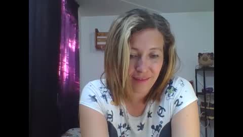 Snapshot of charlot_ponze chatting on 12/09/24, 10:52 charlott online show from 12/09/24, 10:52