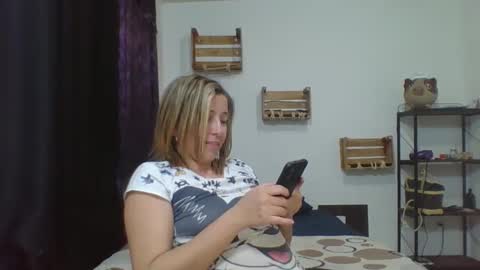 Snapshot of charlot_ponze chatting on 12/11/24, 02:30 charlott online show from 12/11/24, 02:30