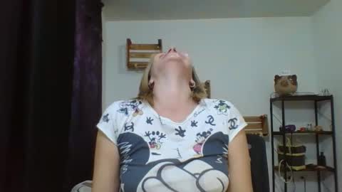 Snapshot of charlot_ponze chatting on 12/20/24, 05:36 charlott online show from 12/20/24, 05:36