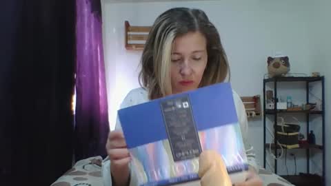 Snapshot of charlot_ponze chatting on 12/26/24, 06:22 charlott online show from 12/26/24, 06:22