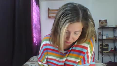 Snapshot of charlot_ponze chatting on 12/27/24, 08:07 charlott online show from 12/27/24, 08:07