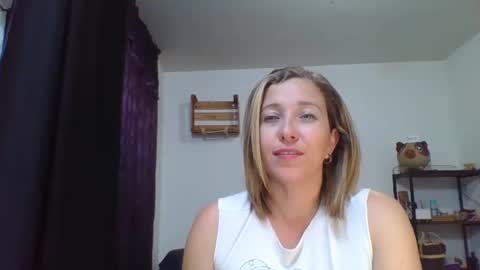 Snapshot of charlot_ponze chatting on 12/31/24, 06:05 charlott online show from 12/31/24, 06:05