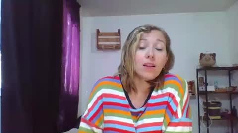 Snapshot of charlot_ponze chatting on 01/03/25, 06:03 charlott online show from 01/03/25, 06:03