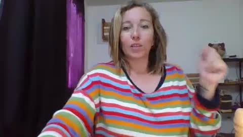 Snapshot of charlot_ponze chatting on 01/08/25, 09:23 charlott online show from 01/08/25, 09:23