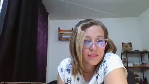 Snapshot of charlot_ponze chatting on 01/18/25, 12:13 charlott online show from 01/18/25, 12:13