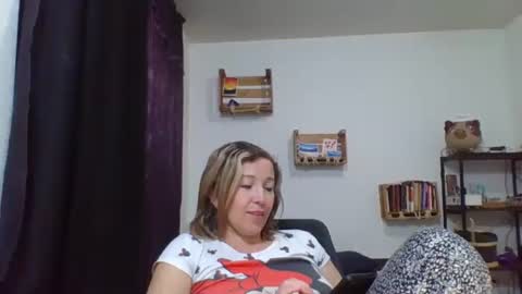 Snapshot of charlot_ponze chatting on 01/21/25, 12:46 charlott online show from 01/21/25, 12:46