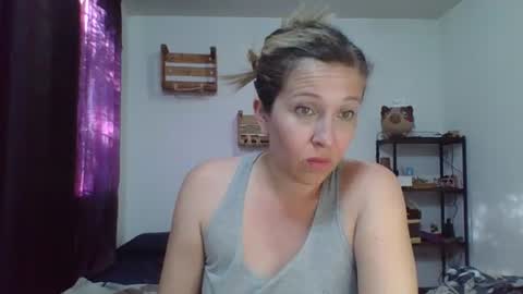 Snapshot of charlot_ponze chatting on 01/29/25, 10:43 charlott online show from 01/29/25, 10:43