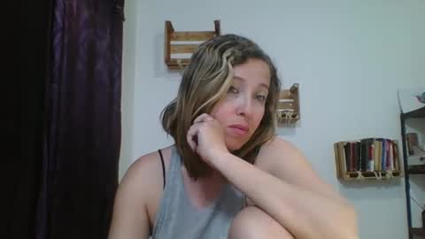 Snapshot of charlot_ponze chatting on 02/14/25, 05:19 charlott online show from 02/14/25, 05:19