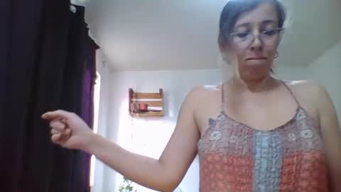 Snapshot of charlot_ponze chatting on 12/15/25, 06:56 charlott online show from 12/15/25, 06:56